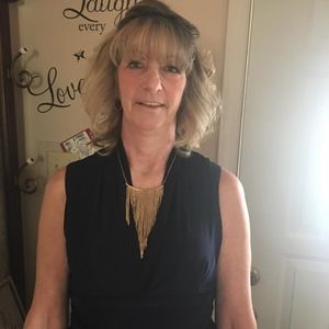 Meet your Posher, Debbie